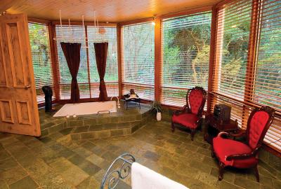 Linden Gardens Rainforest Retreat - Darwin Tourism 3