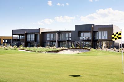 Golf Retreats Torquay - Darwin Tourism 0