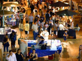 Surfers Paradise Beachfront Markets - Darwin Tourism 0