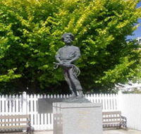 Alexander Cameron Statue - Darwin Tourism