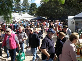 Stansbury Seaside Markets - Darwin Tourism 0