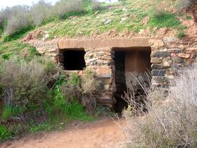 Miners Dugouts - Darwin Tourism 0