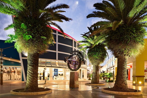 Harbour Town Outlet Shopping Centre - Darwin Tourism 0