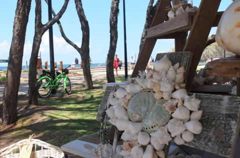 Broadbeach Beachfront Markets - Darwin Tourism 3