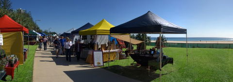 Broadbeach Beachfront Markets - Darwin Tourism 7