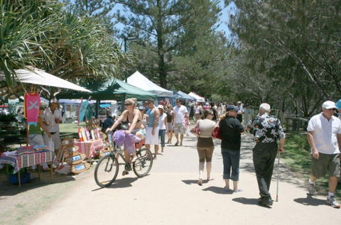 Coolangatta Beachfront Markets - Darwin Tourism 5