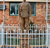 Soldier Statue Memorial Chinchilla - Darwin Tourism