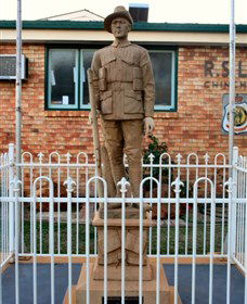 Soldier Statue Memorial, Chinchilla - Darwin Tourism 0