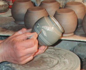 Nulladolla Pottery Group - Darwin Tourism 0
