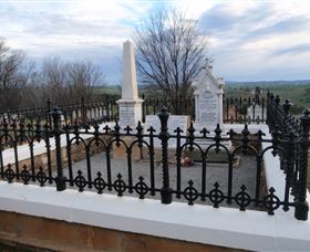 Hamilton Humes Grave - Darwin Tourism 0
