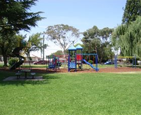 Coronation Park Yass - Darwin Tourism 1