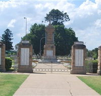 Warwick War Memorial and Gates - Darwin Tourism