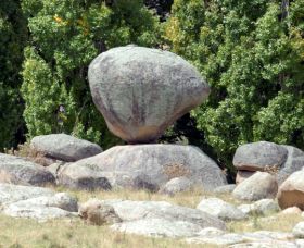 Balancing Rock - Darwin Tourism 0