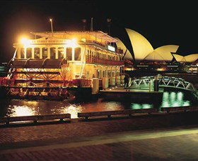 Sydney Showboats - Darwin Tourism 0