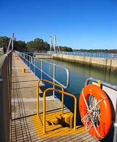 Lock 10 And Weir - Darwin Tourism 1