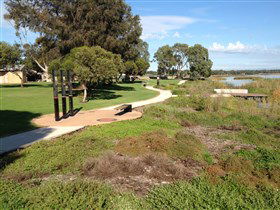 Meningie's Pelican Path - Yunti Ngopun Ngami - Darwin Tourism 1
