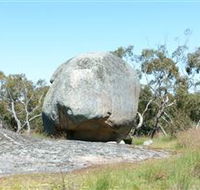 Tolmer Rocks - Darwin Tourism