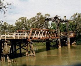 Swan Hill - Murray River Road Bridge - Darwin Tourism 0