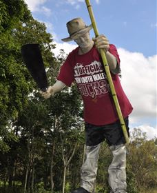 Cane Cutter Memorial - Darwin Tourism 2