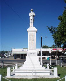 Sarina War Memorial - Darwin Tourism 2