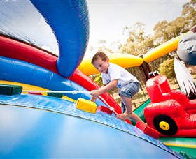 Savannah Visitor Plaza, Taronga Western Plains Zoo Dubbo - Darwin Tourism 5