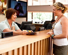 Savannah Visitor Plaza, Taronga Western Plains Zoo Dubbo - Darwin Tourism 6