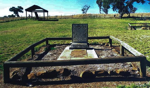 Yuranighs Aboriginal Grave Historic Site - Darwin Tourism 0