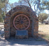 Jindera Pioneer Cairn - Darwin Tourism