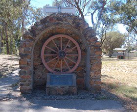 Jindera Pioneer Cairn - Darwin Tourism 0