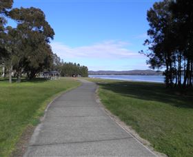 The Entrance Coast To Lake Walk - Darwin Tourism 3