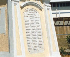Beenleigh War Memorial - Darwin Tourism 2