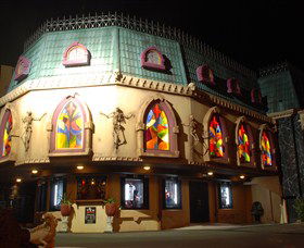 Draculas Cabaret Restaurant - Darwin Tourism 0