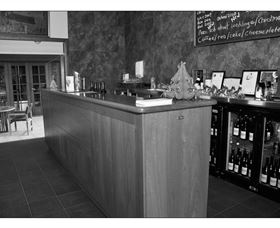 Roses Vineyard And Animal Farm - Darwin Tourism 0