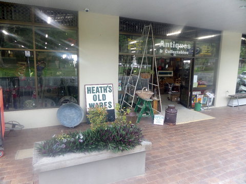 Heaths Old Wares, Collectables & Industrial Antiques - Darwin Tourism 10