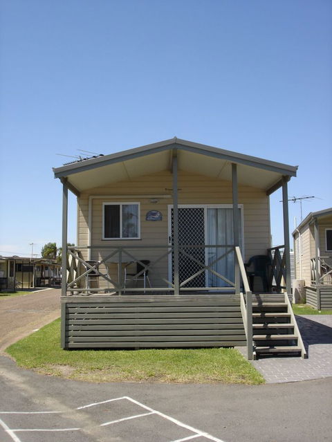 Belmont Pines Lakeside Holiday Park - Darwin Tourism 5