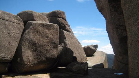 Square Rock - Darwin Tourism 0