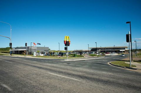 Bargara Central Shopping Village - Darwin Tourism 1