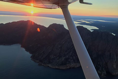 Freycinet Peninsula Or Wineglass Bay Scenic Flight - Darwin Tourism 1