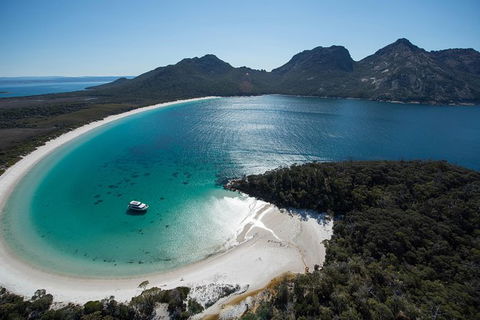 Wineglass Bay Cruise From Coles Bay - Darwin Tourism 0