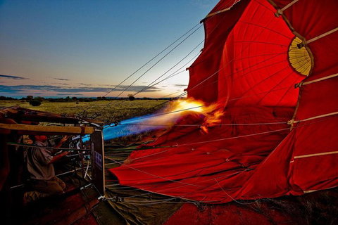 Early Morning Ballooning In Alice Springs - Darwin Tourism 5