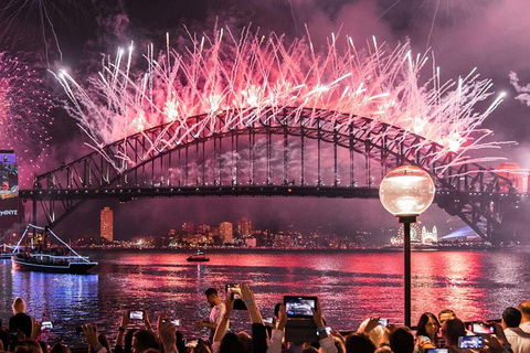 New Year's Eve Under The Sydney Opera House Sails On Sydney Harbour - Darwin Tourism 1