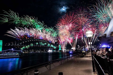 New Year's Eve Under The Sydney Opera House Sails On Sydney Harbour - Darwin Tourism 0