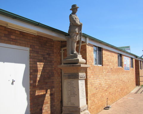 Westbrook War Memorial - Darwin Tourism 0