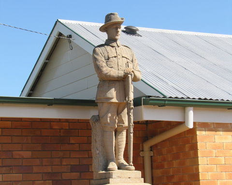Westbrook War Memorial - Darwin Tourism 1