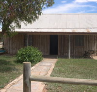 Early Settlers Cottage Solly's Hut