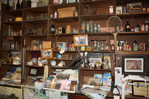 Tuena Panning For Gold - Darwin Tourism 1