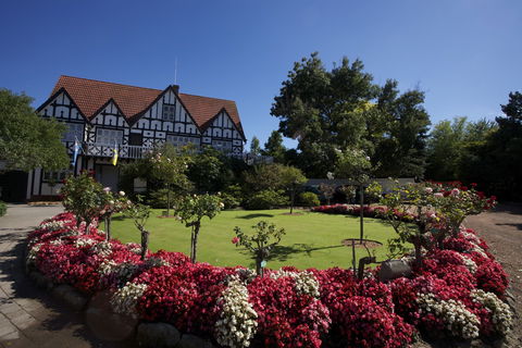 Cockington Green Gardens - Darwin Tourism 0