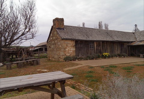 Early Settlers Hut - Darwin Tourism 0