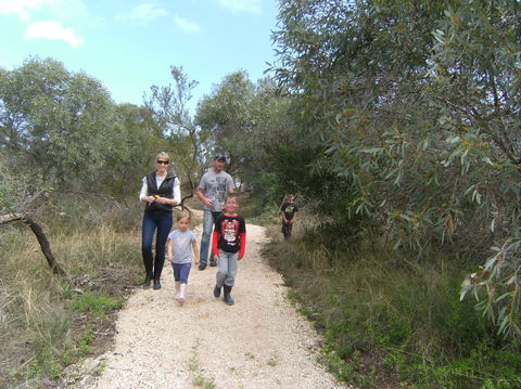 Meningie Lions Walking Trail - Darwin Tourism 0