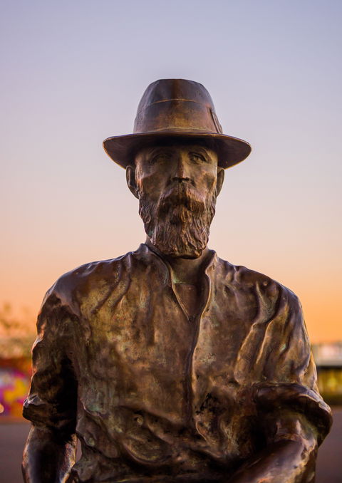 Paddy Hannan's Statue - Darwin Tourism 0